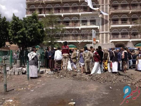 نهب وتمليك موقف عام في ميدان التحرير بصنعاء لعائلة حوثية - «وثائق»