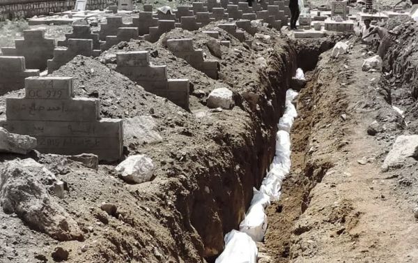 مطالب حقوقية بتحقيق دولي في دفن مليشيا الحوثي مئات الجثث مجهولة الهوية