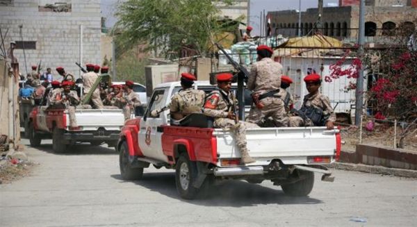 الشرطة العسكرية بتعز تلقي القبض على قاتل فار من وجه العدالة