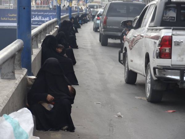 تقرير| فروق جوهرية لا يعرفها إلا من تنقل للعيش بين المناطق المحررة ومناطق سيطرة مليشيا الحوثي 