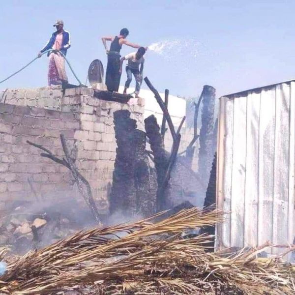 حريق يلتهم منزل نازح جنوب الحديدة