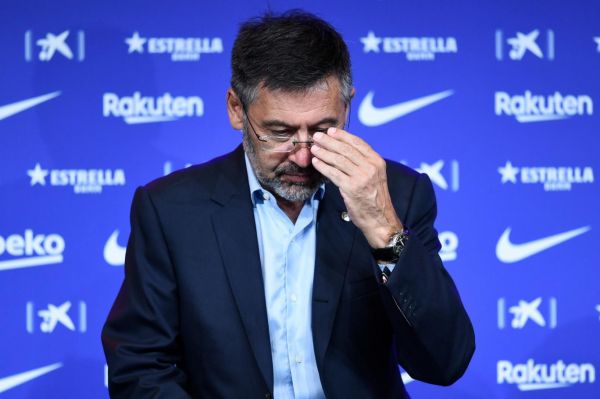 برشلونة يكشف عن رئيسه الجديد بعد استقالة بارتوميو وجميع أعضاء المجلس الإداري 