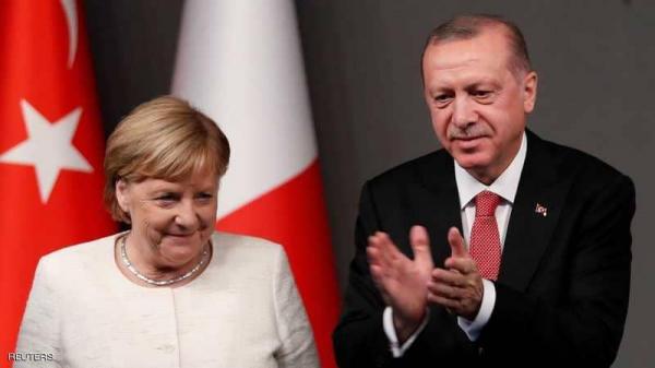 ألمانيا ترحل صحفيا للاحتجاج أمام أردوغان ضد حبس الصحفيين