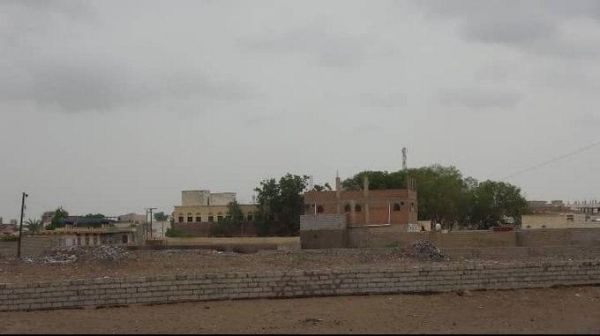 قصف مدفعي حوثي على عدة مناطق بمديرية التحيتا