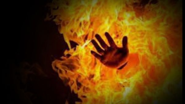 تعز.. امرأة تضرم النيران في جسدها حتى الموت في منطقة يسيطر عليها الحوثيون 