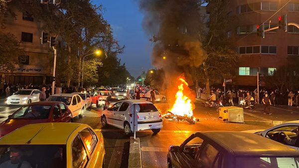 الإيرانيون يتحدّون تحذيرات الحرس الثوري ويواصلون الاحتجاجات
