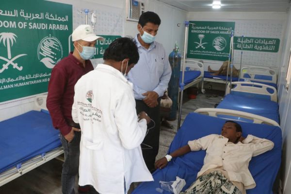 الحديدة.. مدير مكتب الصحة يتفقد العيادات الطبية المتنقلة بالخوخة 