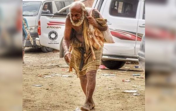 بعد أن عاش 50 عامًا في الجبال.. وفاة رجل غريب الأطوار بشبوة 