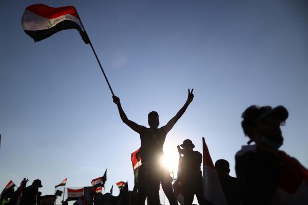 العراق.. مطالبة بالتحقيق في "الغاز القاتل".. والتظاهرات الحاشدة تتواصل 