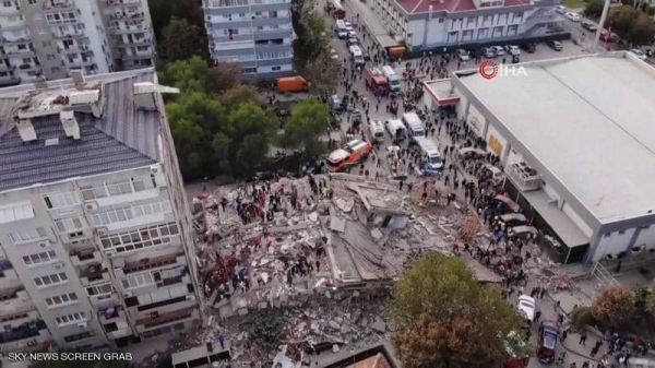 ارتفاع عدد قتلى زلزال تركيا.. وإزمير تعاني بشدة