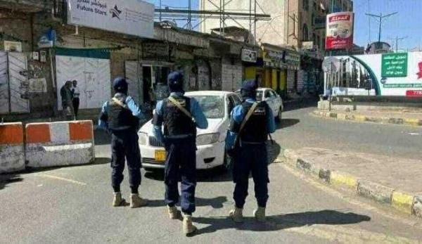إرهابٌ شوارع .. مسلحون حوثيون ملثمون بزعم "ضبط حركة السير" وتوزيع أجهزة تنصت