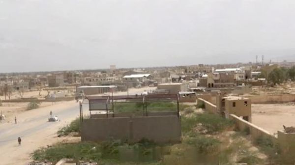 مليشيا الحوثي تطلق نيران مدفعيتها عشوائيا على أحياء سكنية في التحيتا