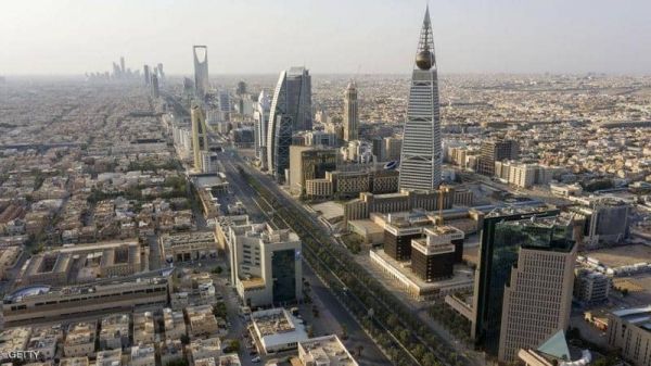 السعودية تعلن إجراءات جديدة لعقود العاملين الوافدين