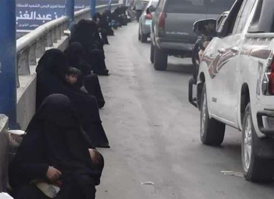 تقرير| تمنع عمل المرأة في المطعم ولا توجد حلًا للمتسولة في بابه.. ما وراء استهداف مليشيا الحوثي للمرأة المتعلمة؟!