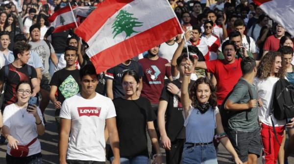 لليوم الثالث... آلاف التلاميذ اللبنانيين يتغيبون عن صفوفهم لمواصلة المظاهرات