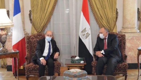 وزير خارجية فرنسا من القاهرة: نحترم الإسلام ونرفض الإرهاب