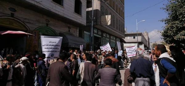 إب.. وقفة لأبناء القفر احتجاجا على مقتل مسن تحت التعذيب في سجن للحوثيين
