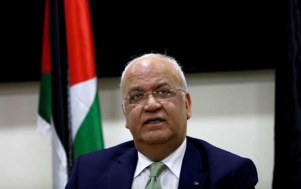 كورونا يغيّب كبير المفاوضين الفلسطينيين صائب عريقات