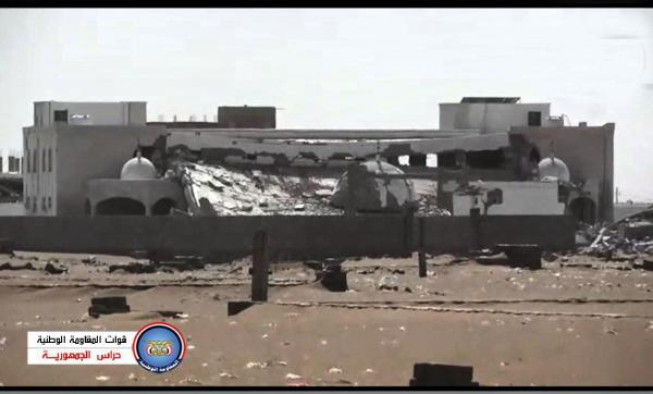 مشاهد من تفجير مليشيات الحوثي لمسجد بعد دحرهم منه داخل مدينة الحديدة