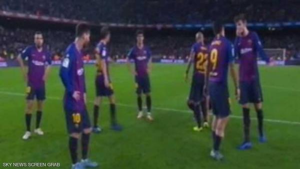 الكاميرات ترصد كلمات "نابية" بين لاعبي برشلونة