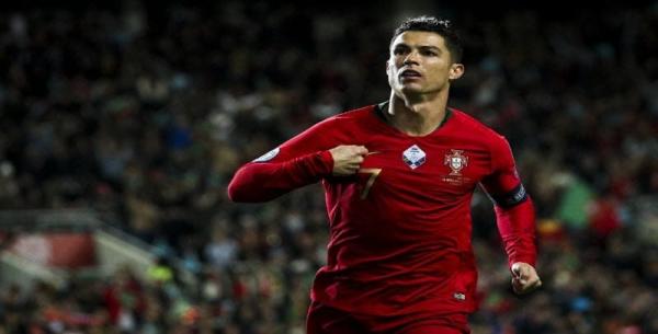 ثلاثية رونالدو تحافظ على آمال البرتغال بالتأهل إلى نهائيات كأس اوروبا