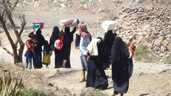 المليشيا تهجر عشرات الأسر في ضواحي الضالع
