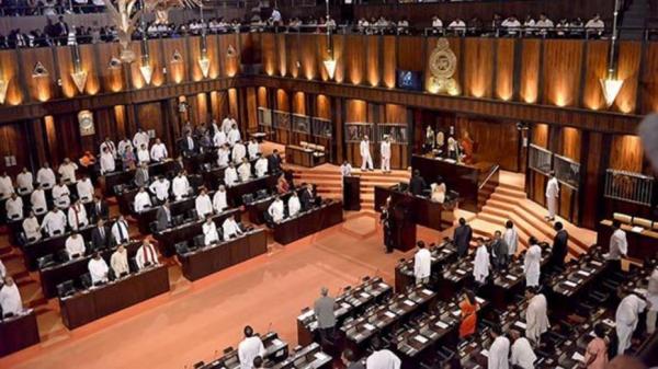 برلمان سريلانكا يتحول إلى حلبة مصارعة