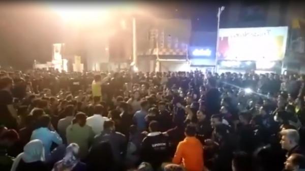 الوقود يشعل الاحتجاجات في إيران ..  والأمور تتجه إلى التصعيد" 
