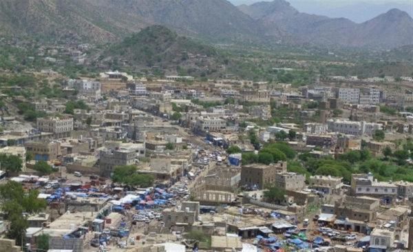 الحوثيون يعاودون مداهمة قرية في الضالع واعتقال سكان منها