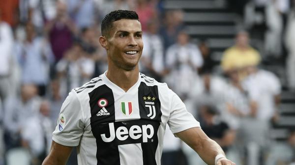 رونالدو يحصد اول جوائزه مع " السيدة العجوز"