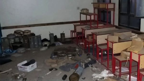 صور توثق تحويل مليشيا الحوثي مدرسة إلى مخزن سلاح