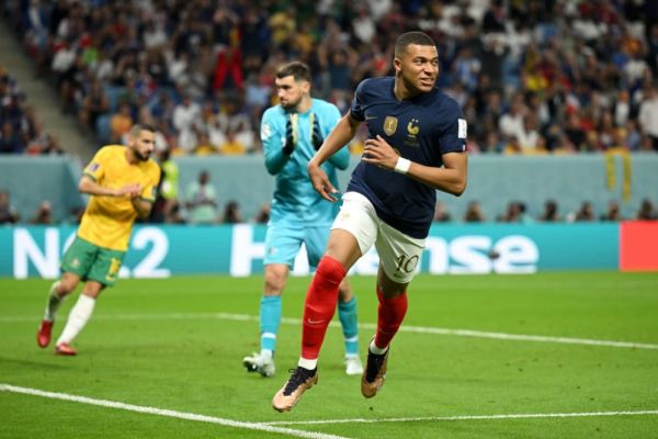 منتخب الديوك يبدأ حملة الدفاع عن اللقب برباعية في شباك استراليا 