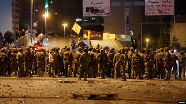 مليشيا حزب الله وحركة أمل تهاجم  المتظاهرين.. والنائب العام يأمر بالتحقيق