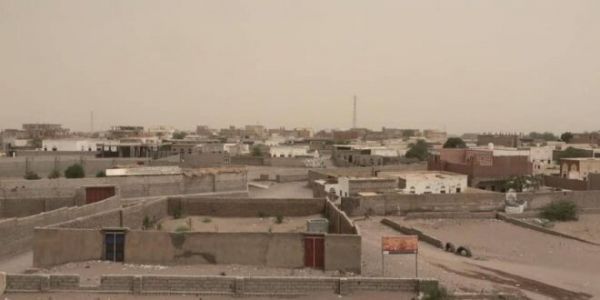 نار الأسلحة الحوثية تجدد استهدافها للأحياء السكنية في التحيتا