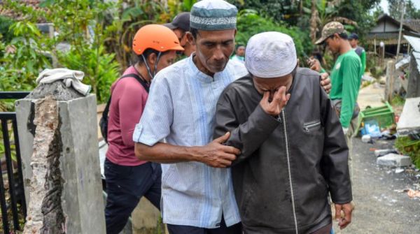 حصيلة ضحايا زلزال إندونسيا ترتفع إلى 310 قتلى