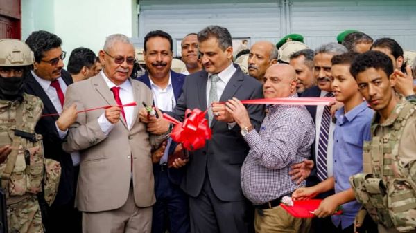  محافظ عدن يفتتح ملعب الشهيد الحبيشي بعد إعادة تأهيله