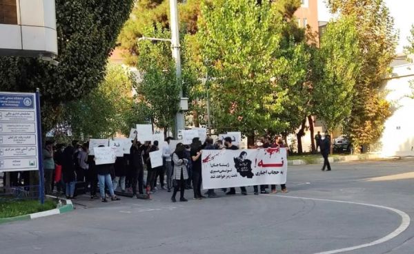 طلاب الجامعات في إيران يهتفون مجددا : الموت لولاية الفقيه