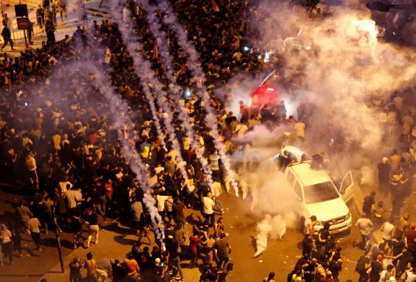 خبراء دوليون ومنظمة العفو الدولية يدعون الى حماية المتظاهرين من هجمات مليشيا حزب الله وحركة أمل