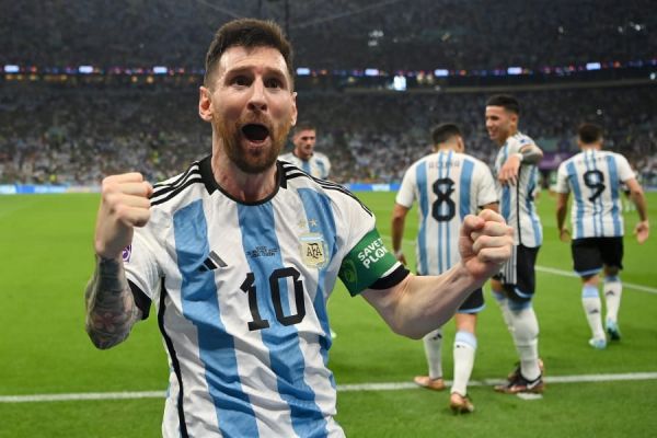 ميسي ينعش آمال الارجنتين بفوز صعب على المكسيك