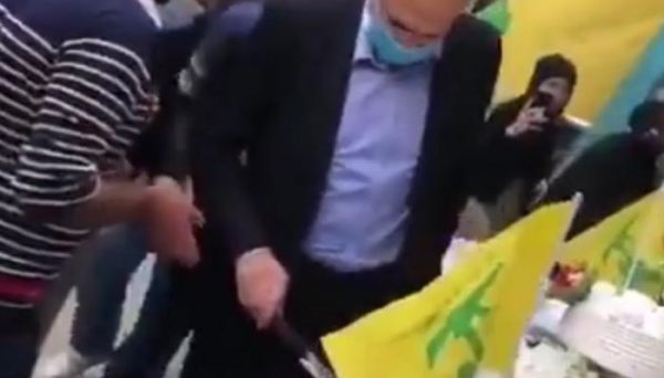 كسر قيود كورونا من أجل نصر الله.. سخرية من وزير صحة لبنان