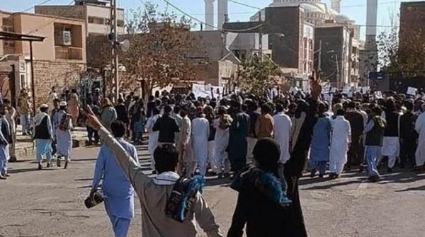 "الحرس" الإيراني يقر بمقتل أكثر من 300 شخص منذ بدء الاحتجاجات