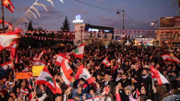 سحل وضرب وتعذيب.. تقرير عن انتهاكات بحق محتجي لبنان