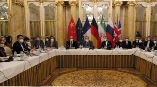 طهران تربط وقف الانتهاكات النووية برفع العقوبات
