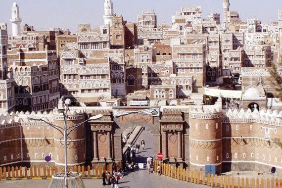 استيلاء على منازل وتشويه لمعالم المدينة التاريخية.. عبث طائفي حوثي بصنعاء القديمة