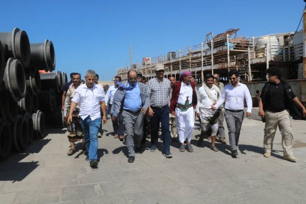 برلمانيون وقيادات عسكرية وسياسية يزورون مطار المخا الدولي والميناء التاريخي