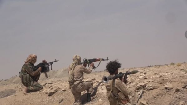 قوات الجيش والقبائل تنكل بمجاميع حوثية في معارك شرق الجوف 
