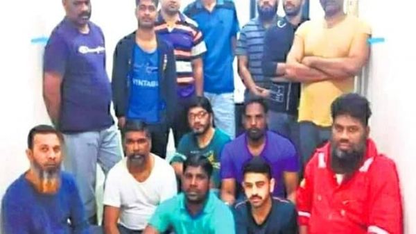 بحارة هنود يفلتون من قيود الحوثيين بعد 10 أشهر من الاحتجاز 