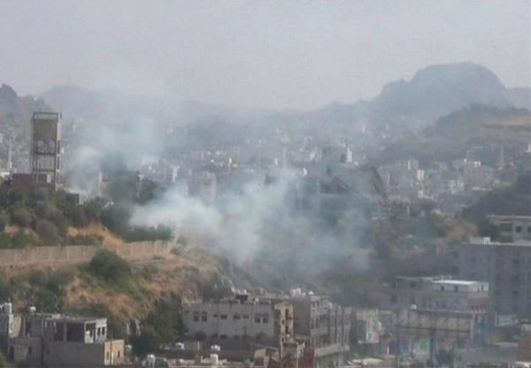 استشهاد وجرح 17 مدنيًا باعتداء صاروخي لمليشيا الحوثي غربي تعز 