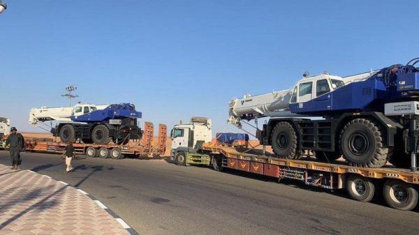 وصول رافعات جديدة لميناءي عدن والمكلا لزيادة كفاءة الإمداد الإغاثي