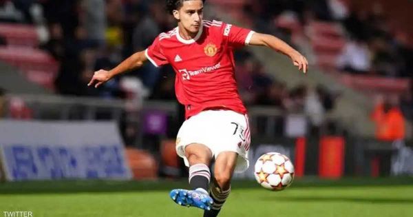 لحظة عراقية تاريخية.. شاب عراقي في تشكيلة مانشستر يونايتد بدوري أبطال أوروبا